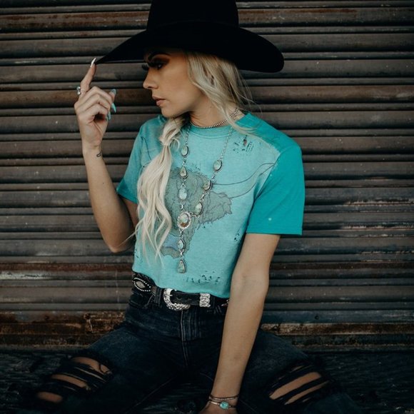 TEAL CROP TOP HIGHLAND COW Graphic Tee - Picture 4 of 7